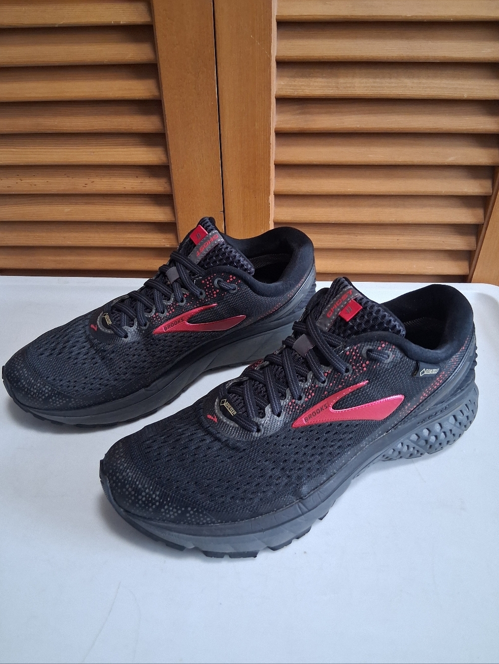 Brooks Ghost 11 GTX Women's Waterproof Running Shoe * Size: 9 (Medium)